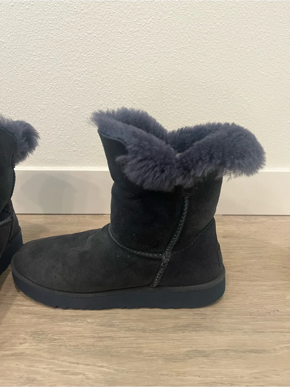 UGG Classic Cuff Short Boots Dark Blue / Navy Suede Shearling